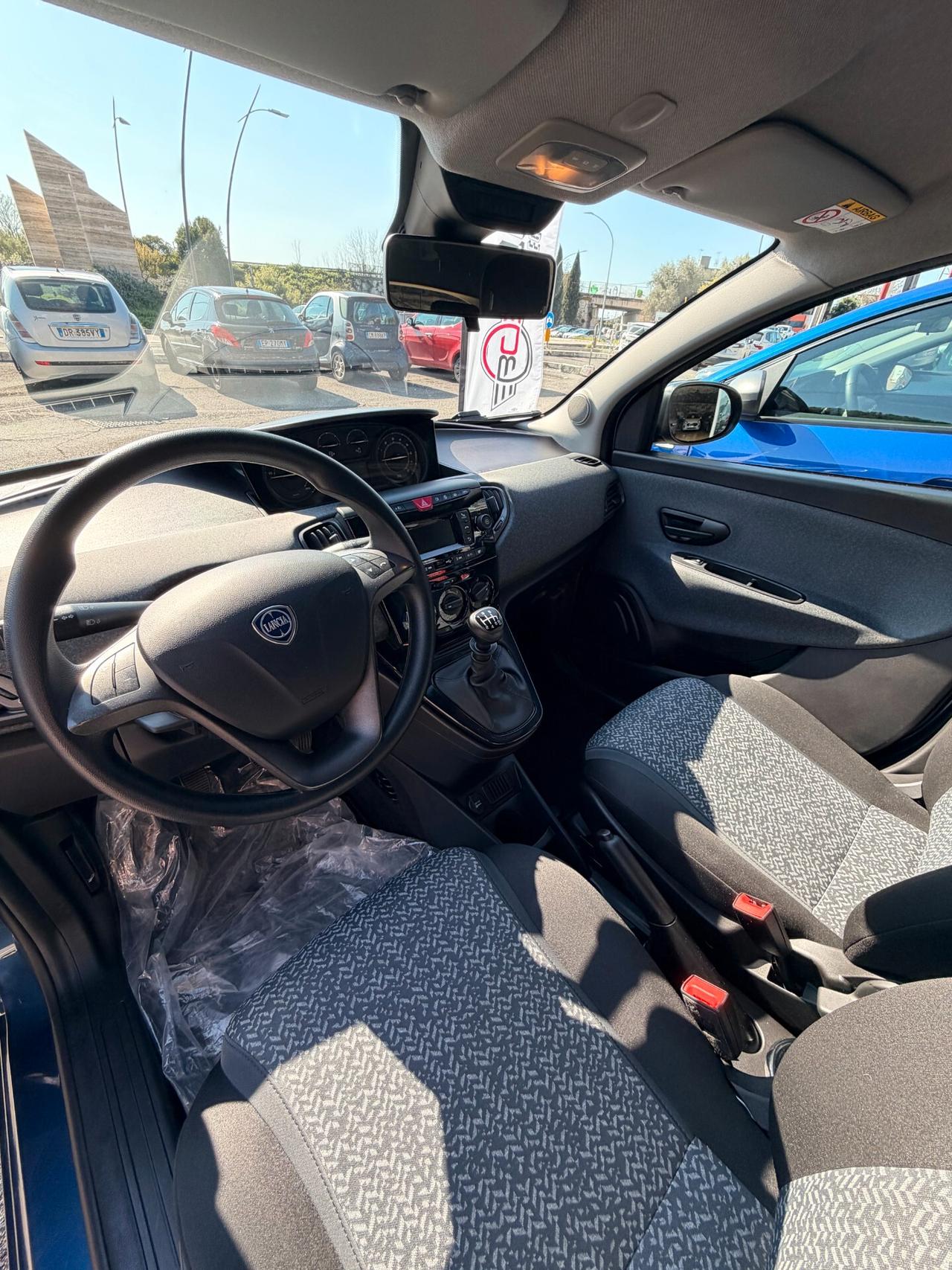 Lancia Ypsilon 1.0 FireFly 5 porte S&S Hybrid Silver