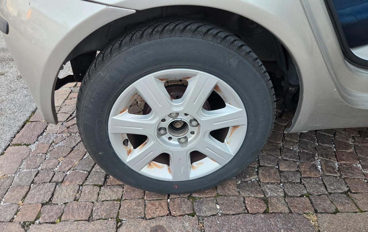 Fiat Punto 1.3mtj 5p anno 2003 con 342.000km Neopatentati ok