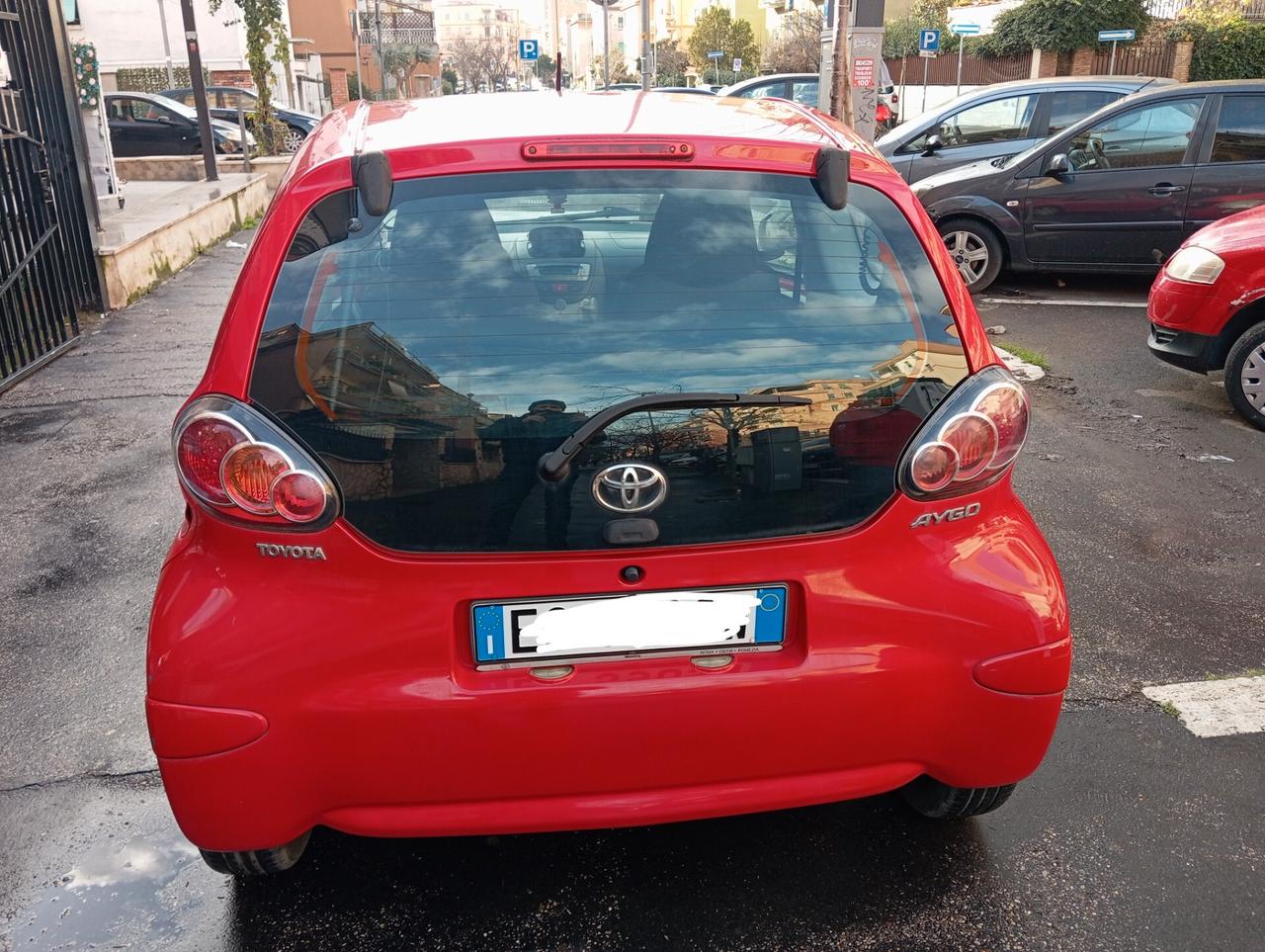 Toyota Aygo 1.0 Now Connect E5 offerta del mese