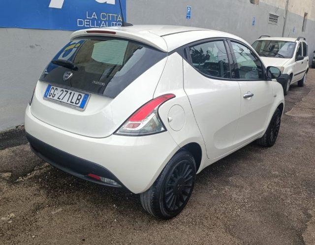 LANCIA Ypsilon 1.0 FireFly 5 porte S&S Hybrid Ecochic Silver