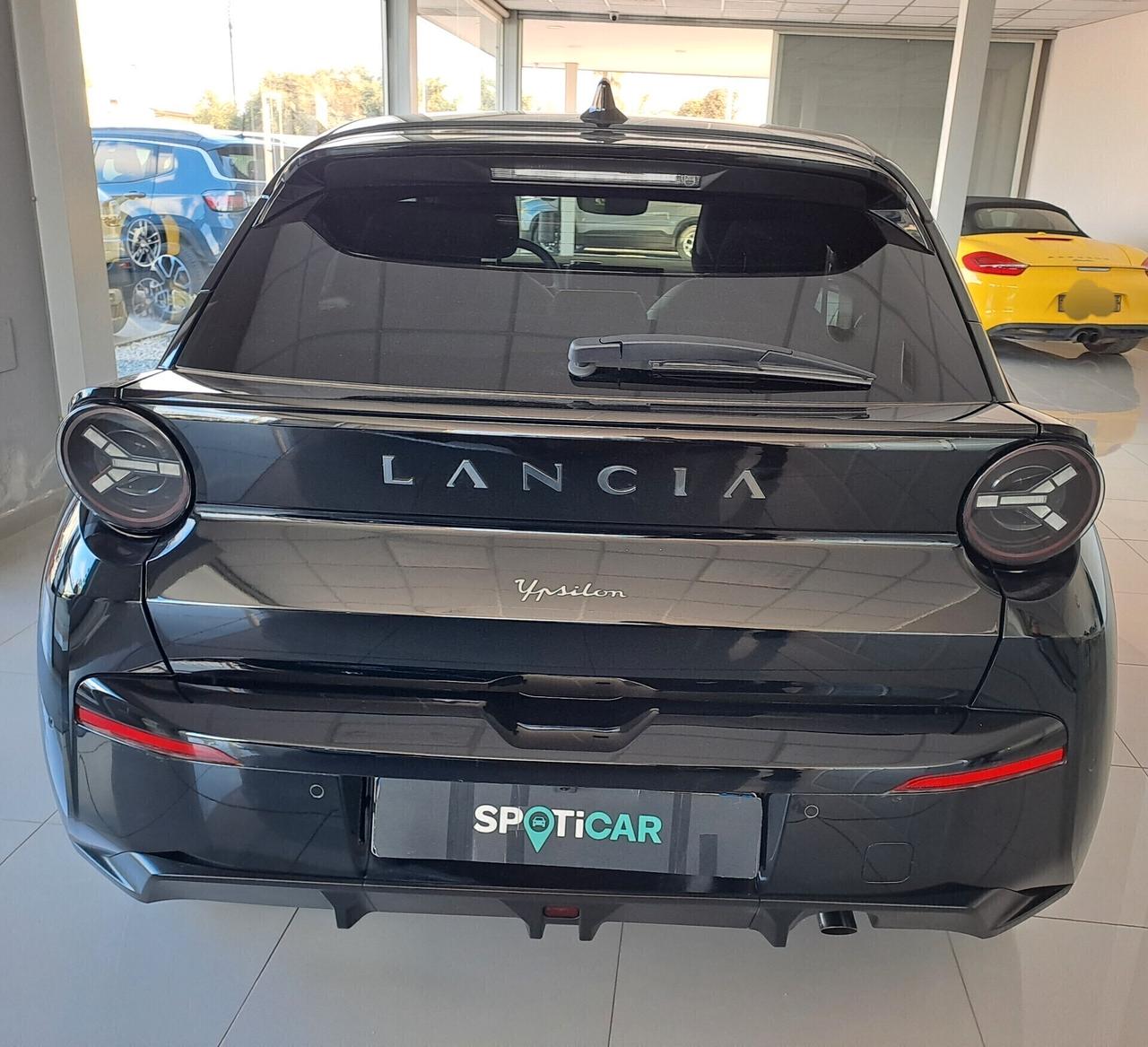 Lancia Ypsilon Hybrid 1.2 Benz Edizione Cassina 2025