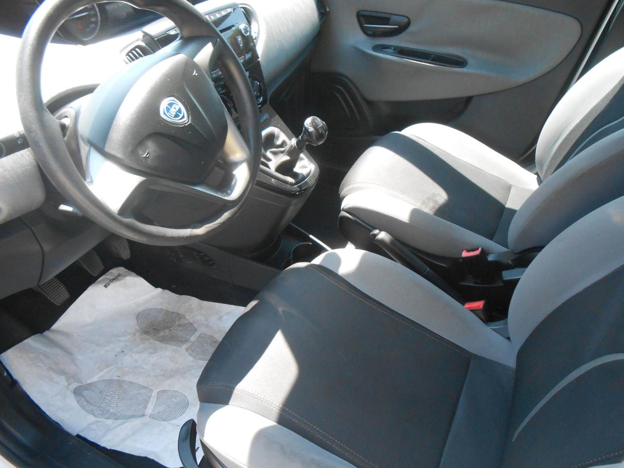 Lancia Ypsilon 1.3 MJT 16V 95 CV 5 porte S&S Silver