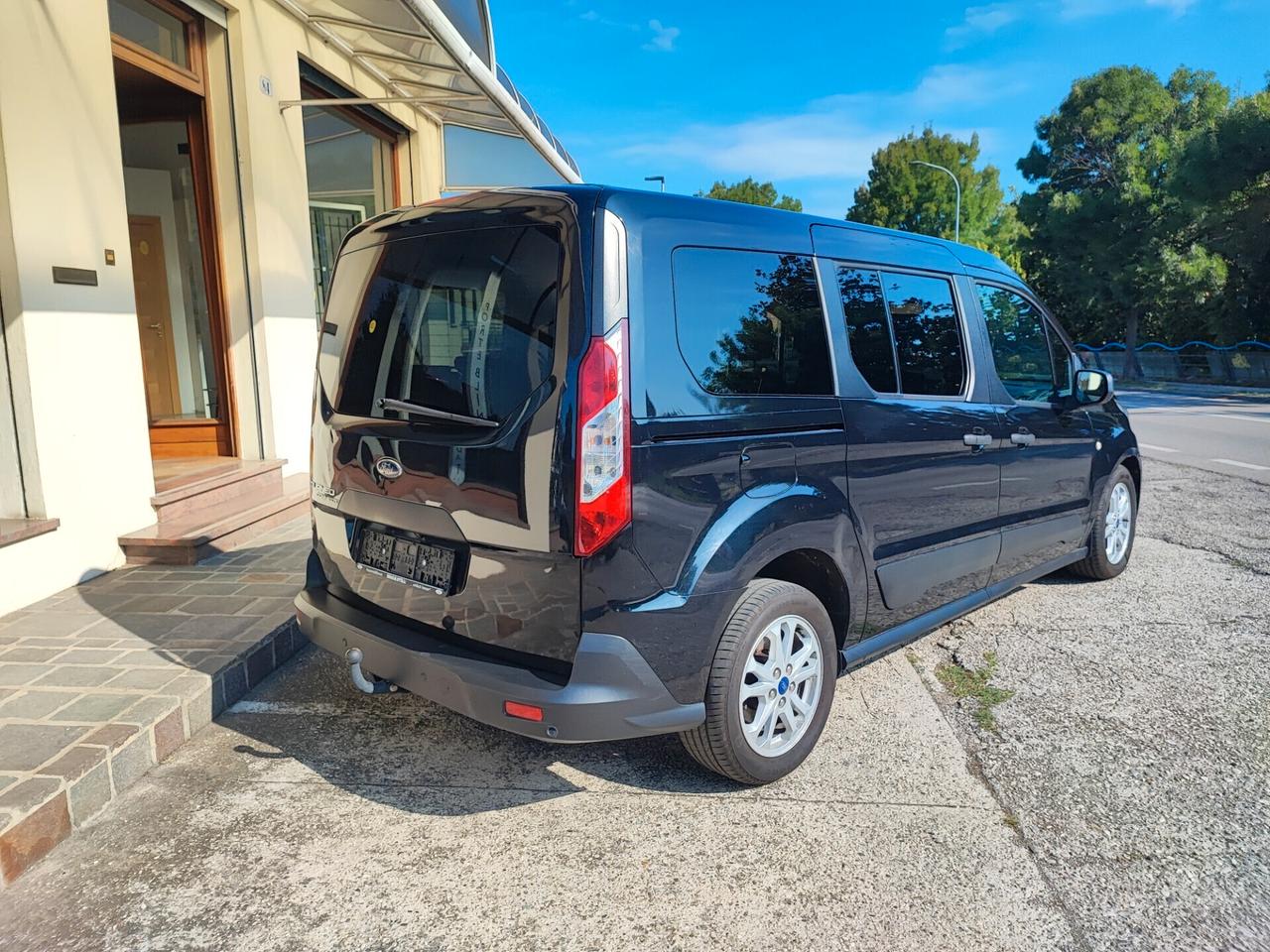 Ford Grand Tourneo Gancio Traino 7 Posti Euro 6