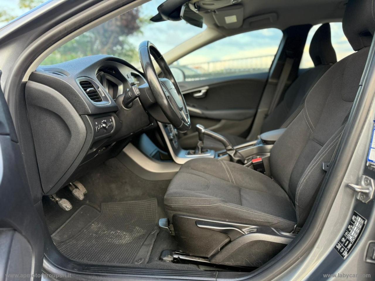VOLVO V40 D2 Momentum
