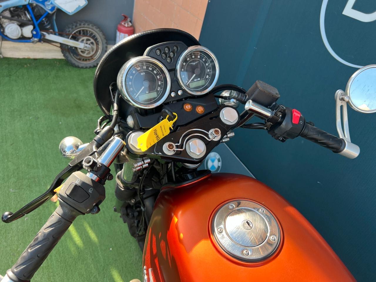 Moto Guzzi V7 RACER ABS