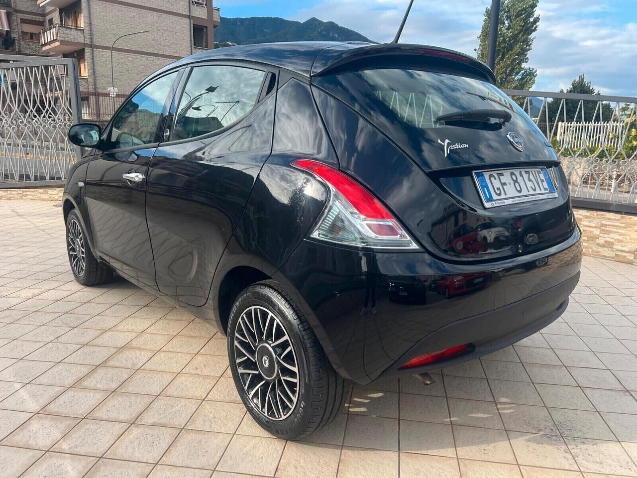 Lancia Ypsilon 1.0 FireFly S&S Hybrid Ecochic Silver 5 porte 05/2021 km 53.000