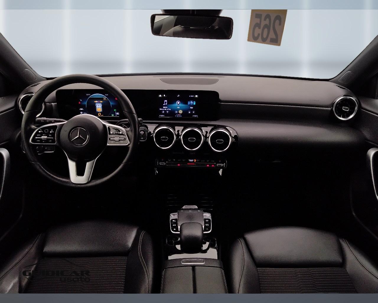 Mercedes-Benz Classe A - W177 2018 - A 180 d Sport auto