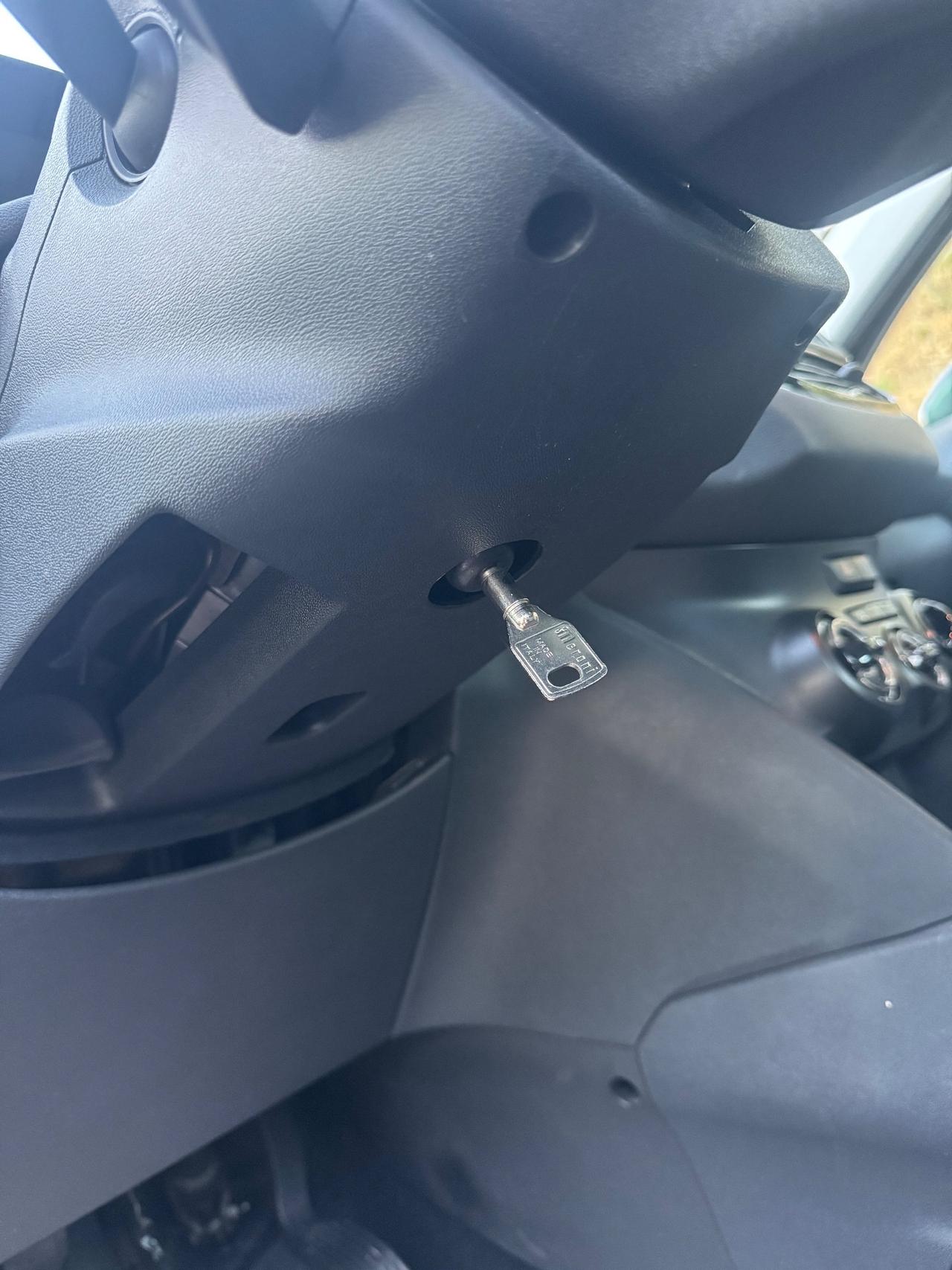 Peugeot 208 1.2 82Cv PureTech 2012