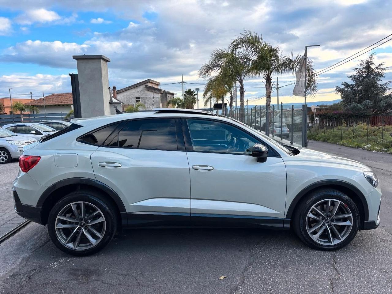 Audi Q3 40 TDI quattro S tronic line-Tetto apribile