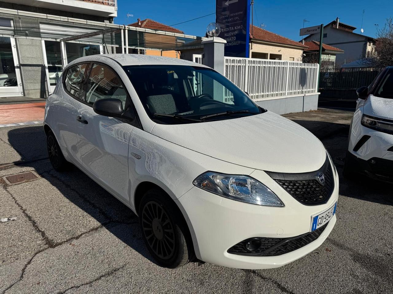 Lancia Ypsilon 1.0 FireFly 5 porte S&S Hybrid Ecochic Silver