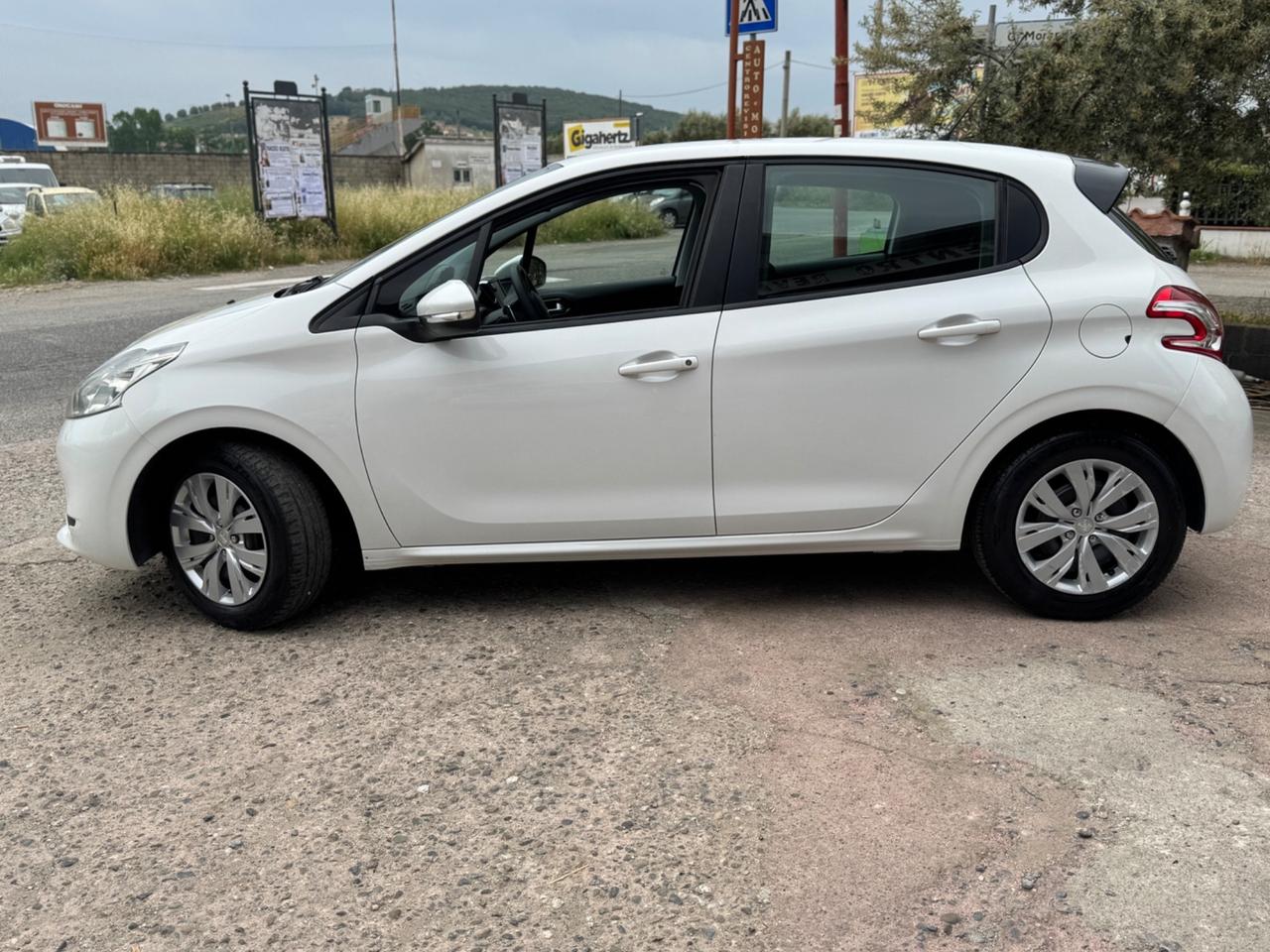 Peugeot 208 1.4 e-HDi 68 CV S&S robotizzato 5 porte Active