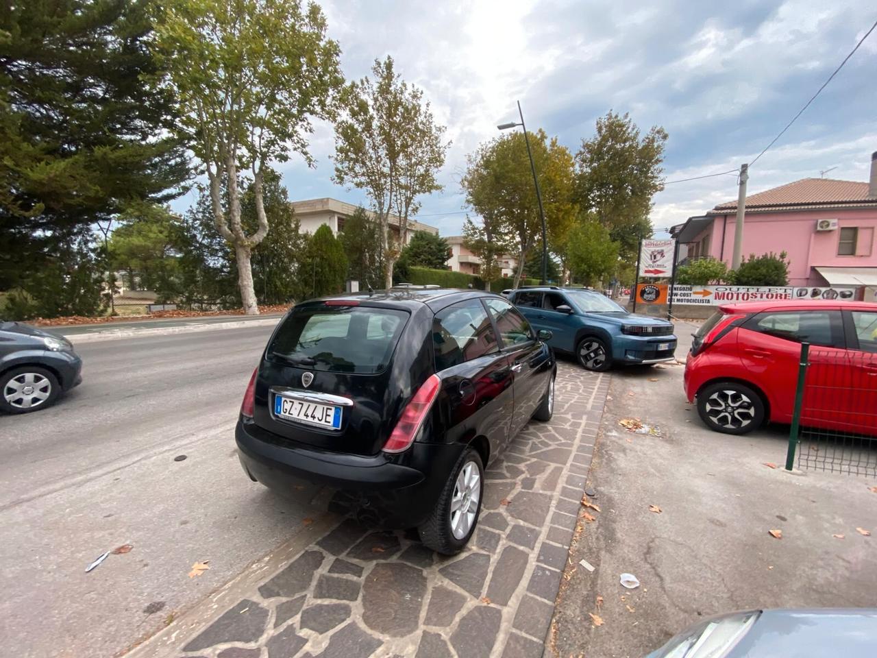 Lancia Ypsilon 1.3 MJT 75 CV Platino