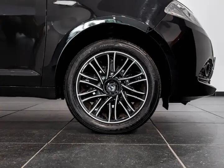 Lancia Ypsilon 1.0 FireFly 5 porte S&S Hybrid Ecochic Silver