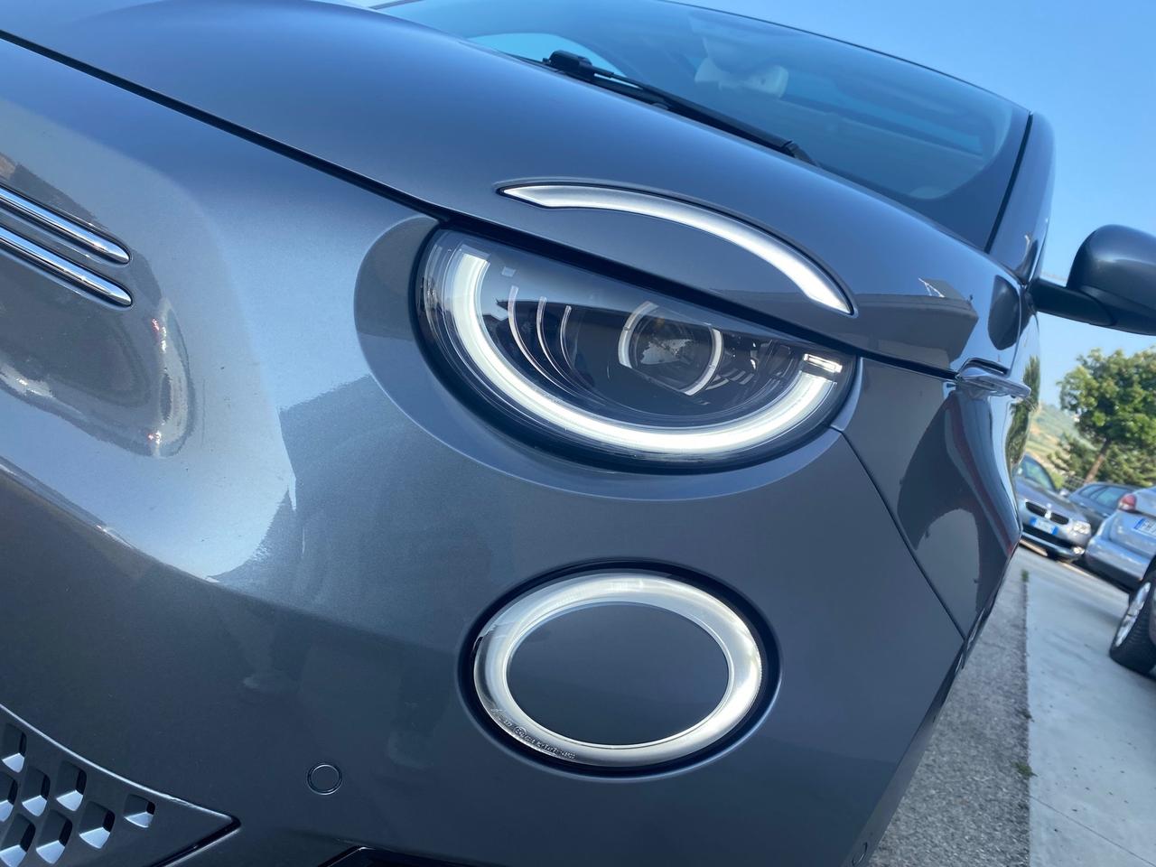 Fiat 500 500e Berlina 42 kWh La Prima