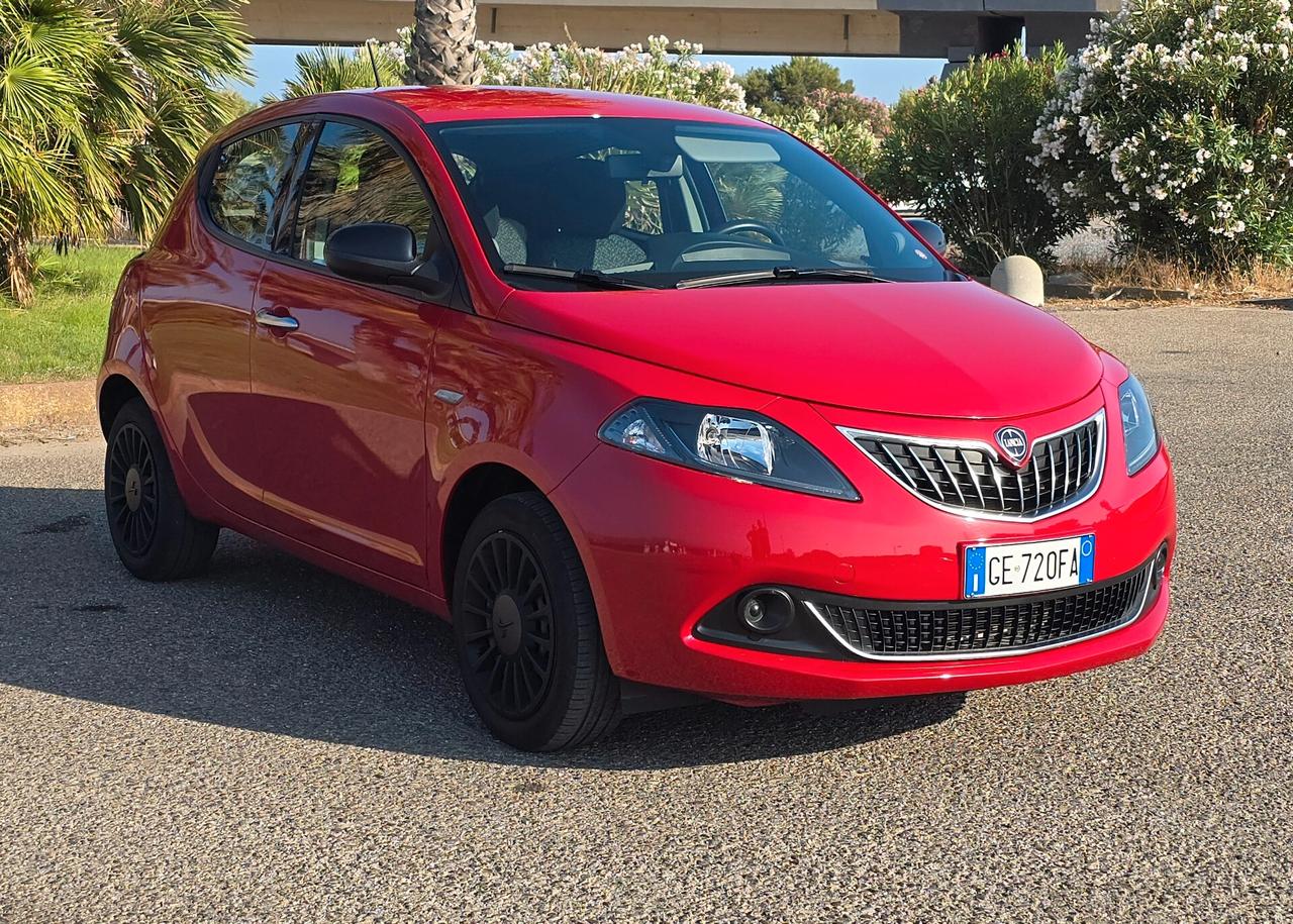 Lancia Ypsilon 1.0 FireFly 5 porte S&S Hybrid Ecochic Silver