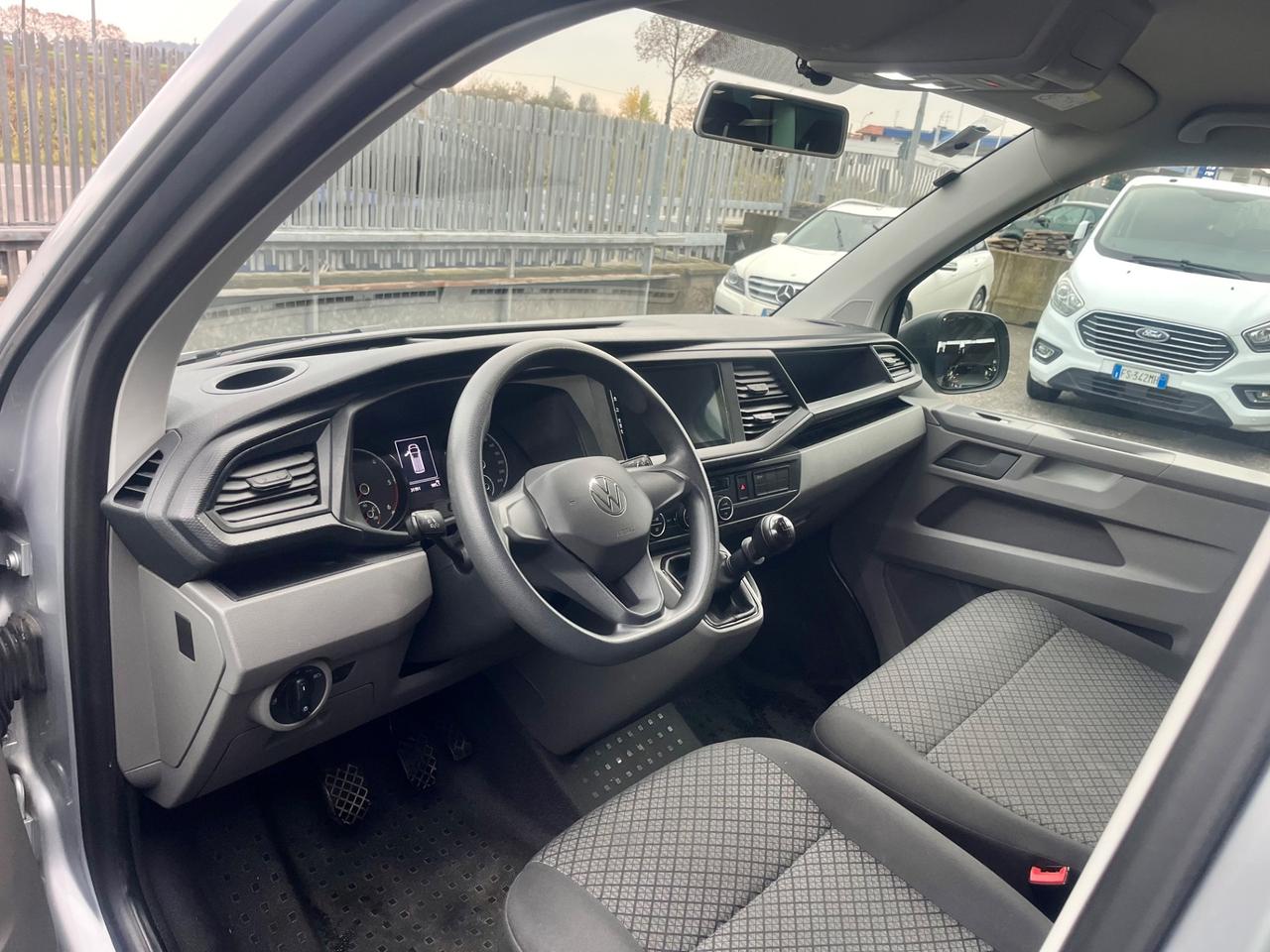 Volkswagen T6 Caravelle 2.0 TDI FWD 9 Posti