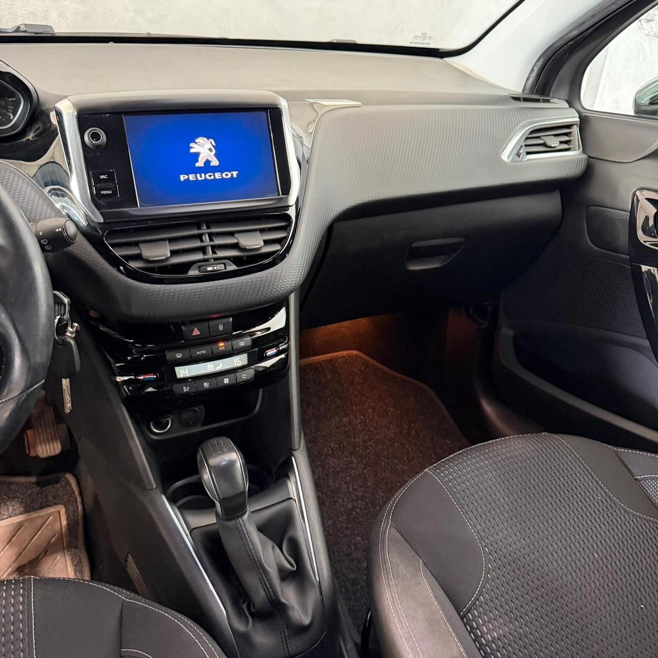 Peugeot 208 1.2 benzina NEOPATENTATI CERCHI IN LEGA+FULL