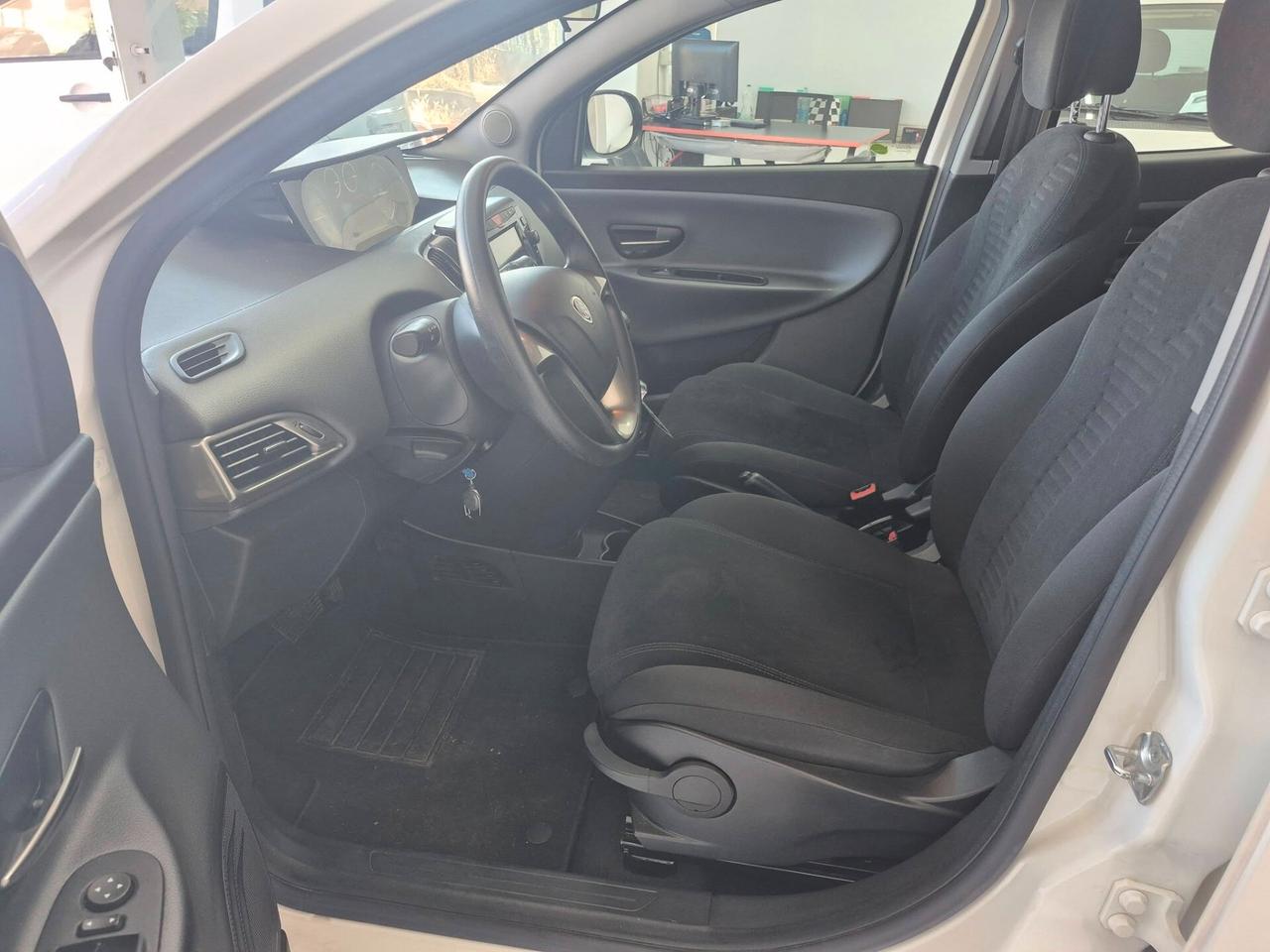 Lancia Ypsilon 0.9 TwinAir 85 CV 5 porte S&S DFN Gold