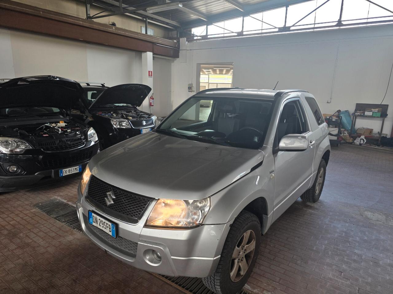 Suzuki Grand Vitara 1.9D 3 porte gancio traino
