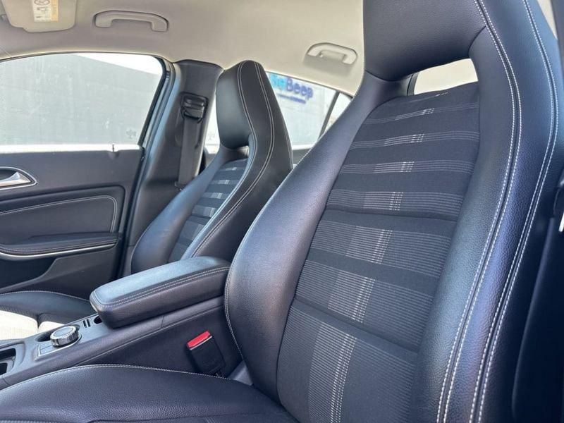 Mercedes-Benz GLA 200 D SPORT AUTO
