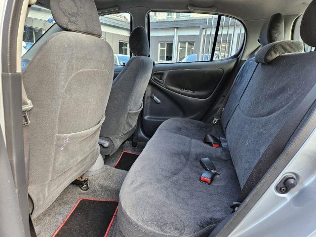 TOYOTA Yaris 1.0i 16V cat 5 porte '03