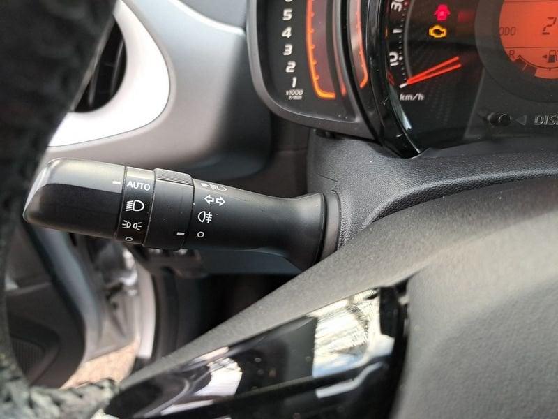 Toyota Aygo Aygo Connect 1.0 VVT-i 72 CV 5 porte x-play