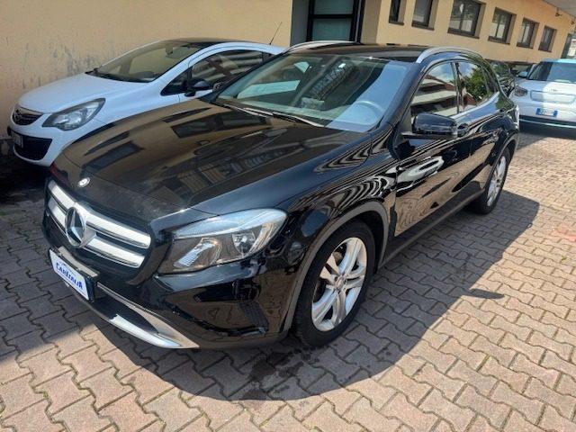 MERCEDES-BENZ GLA 200 d Automatic Premium