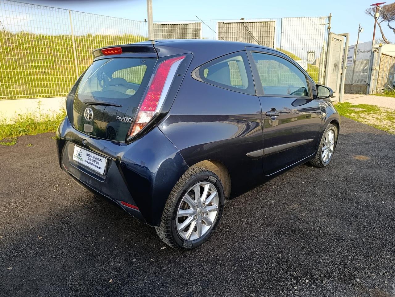Toyota Aygo I 2012 Aygo 1.0 Lounge connect 3p