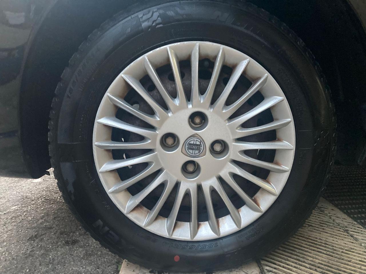 Lancia Ypsilon 1.2 - IDEALE X NEOPATENTATI - 2007