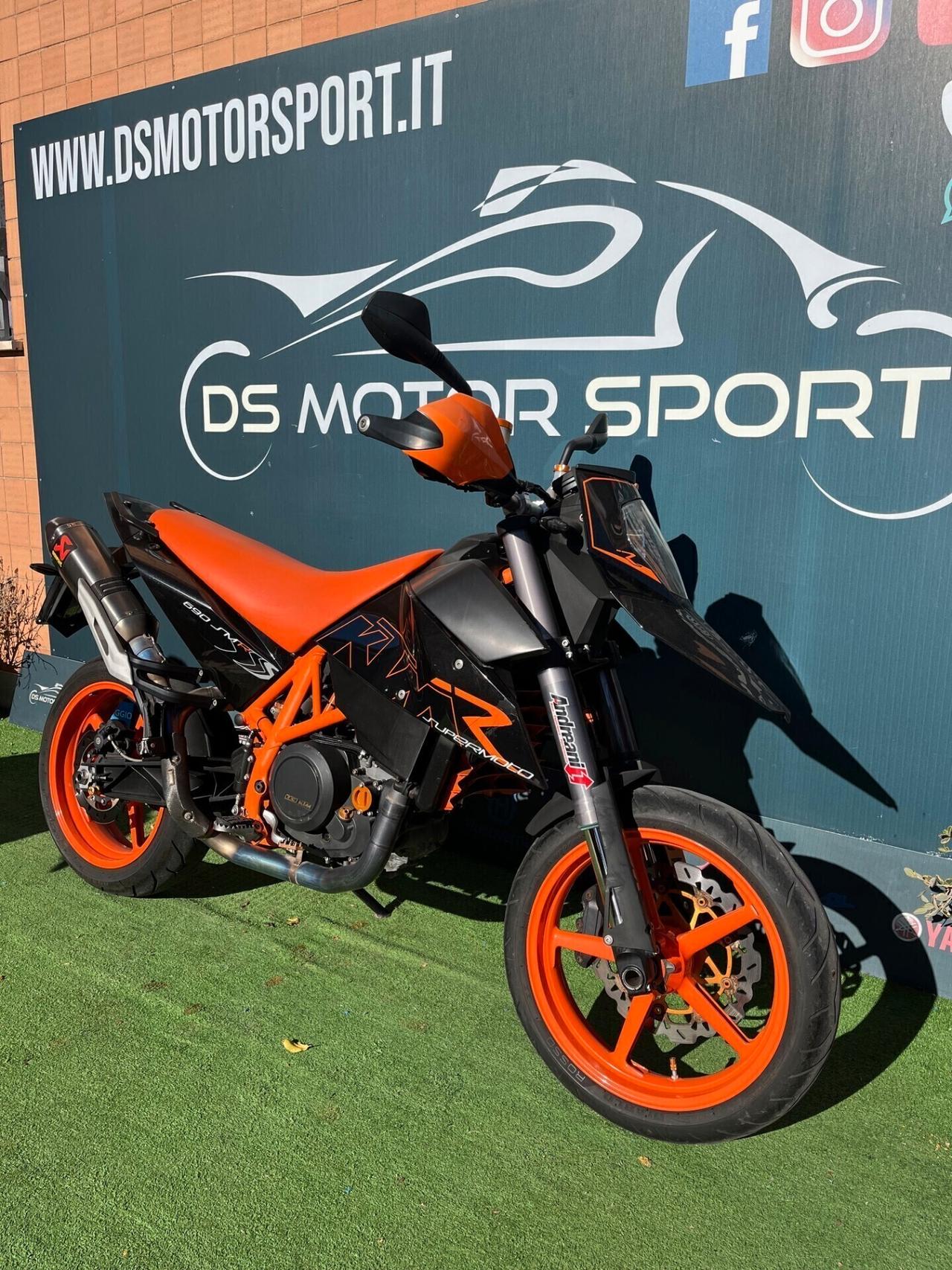 KTM SUPERMOTO 690