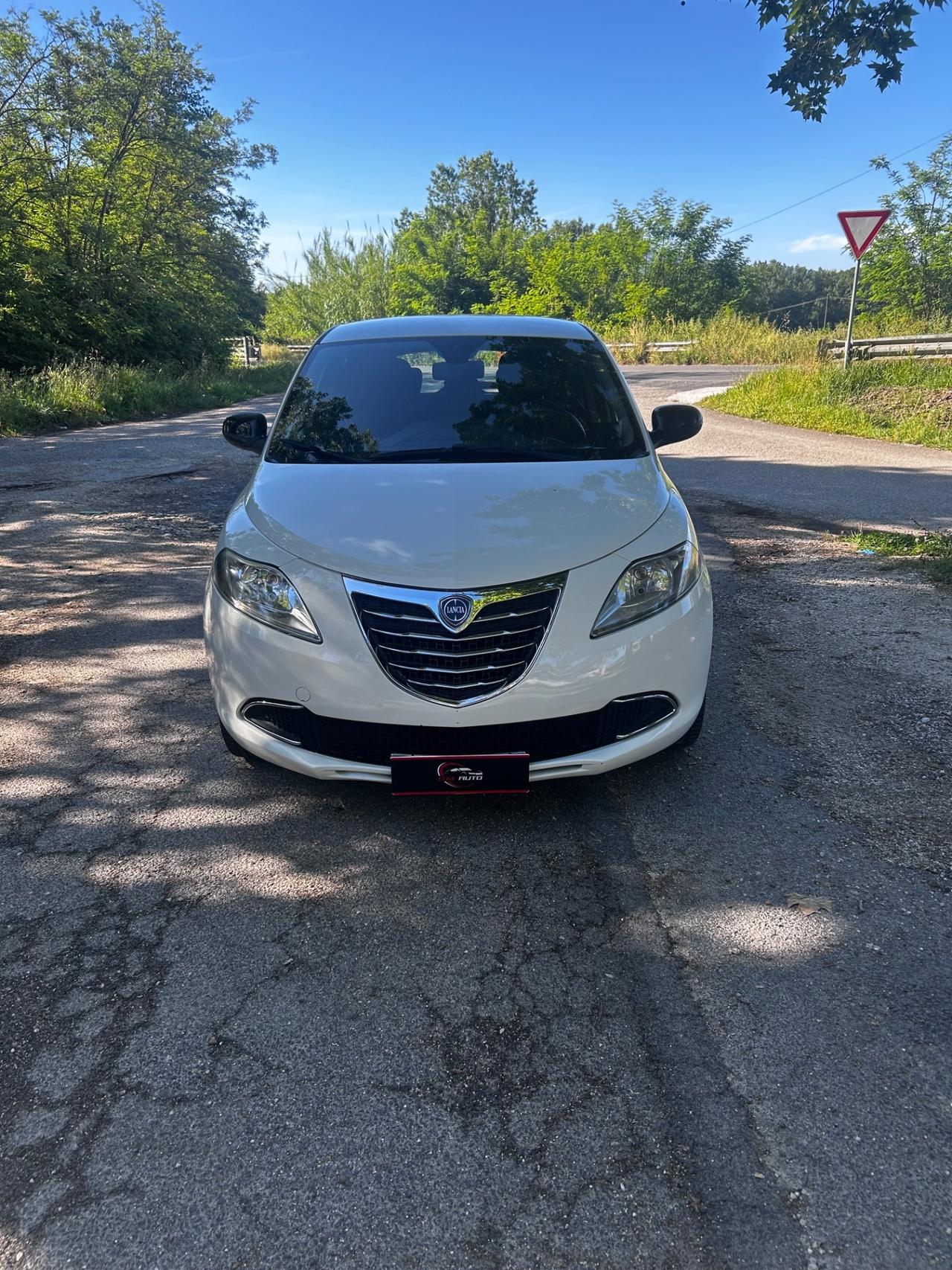 Lancia Ypsilon 1.2 69 CV 5 porte S&S Silver
