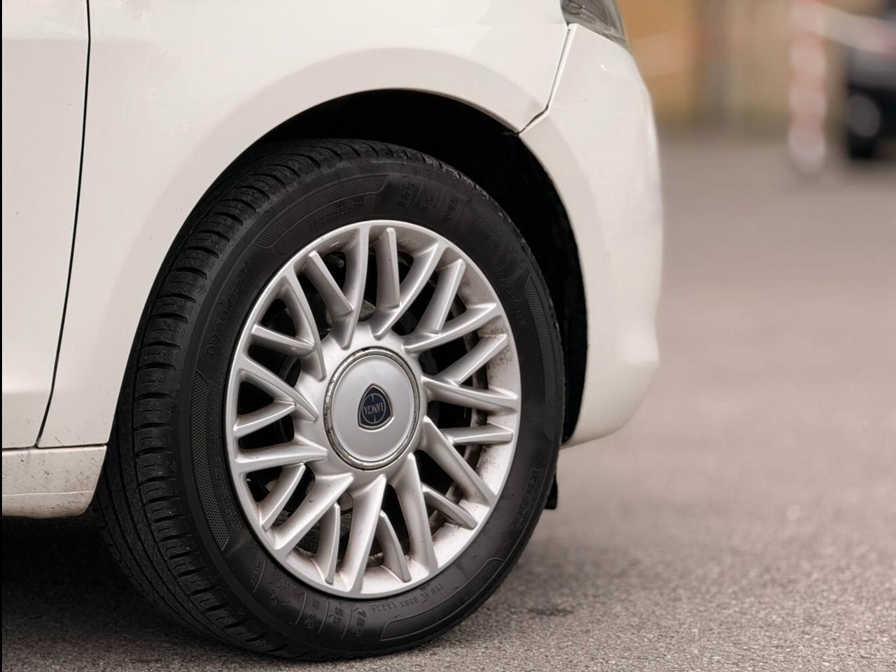 Lancia Ypsilon 1.2 69 CV 5 porte GPL Ecochic Gold