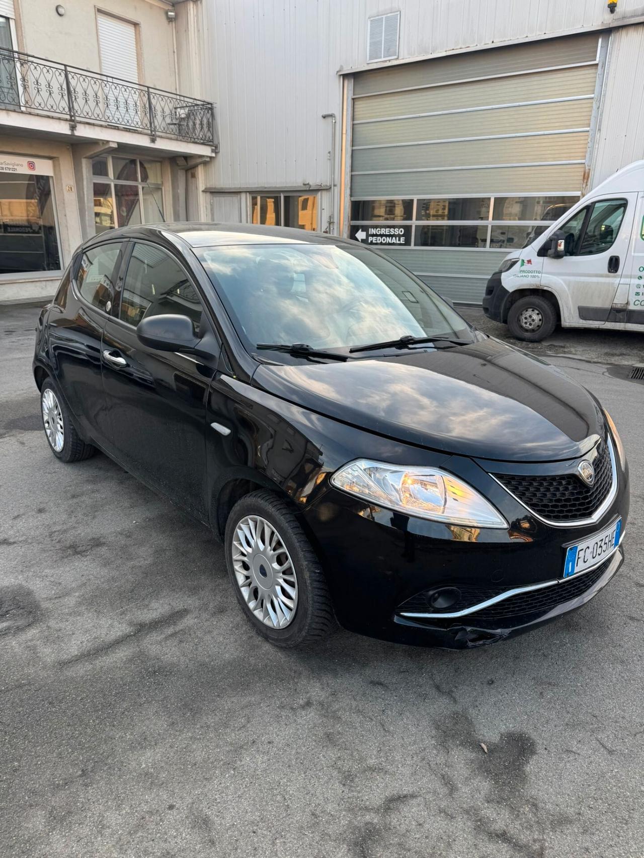 Lancia Ypsilon 1.2 69 CV 5 porte GPL Ecochic Gold