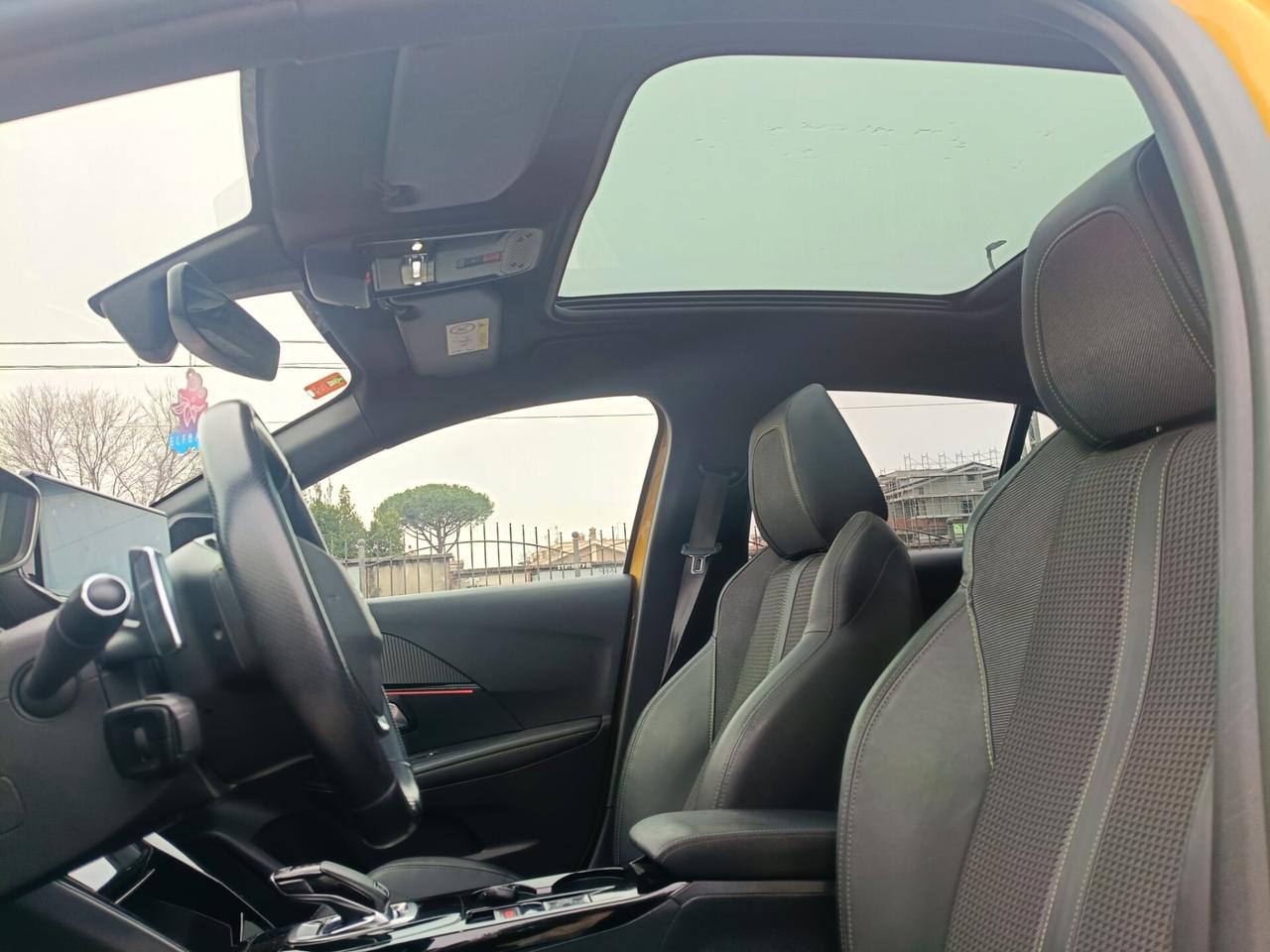 Peugeot 208 GT Line automatico