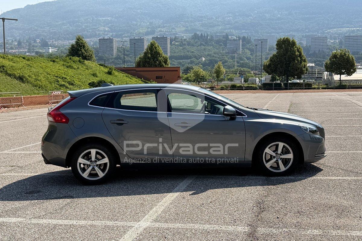 VOLVO V40 D3 Momentum