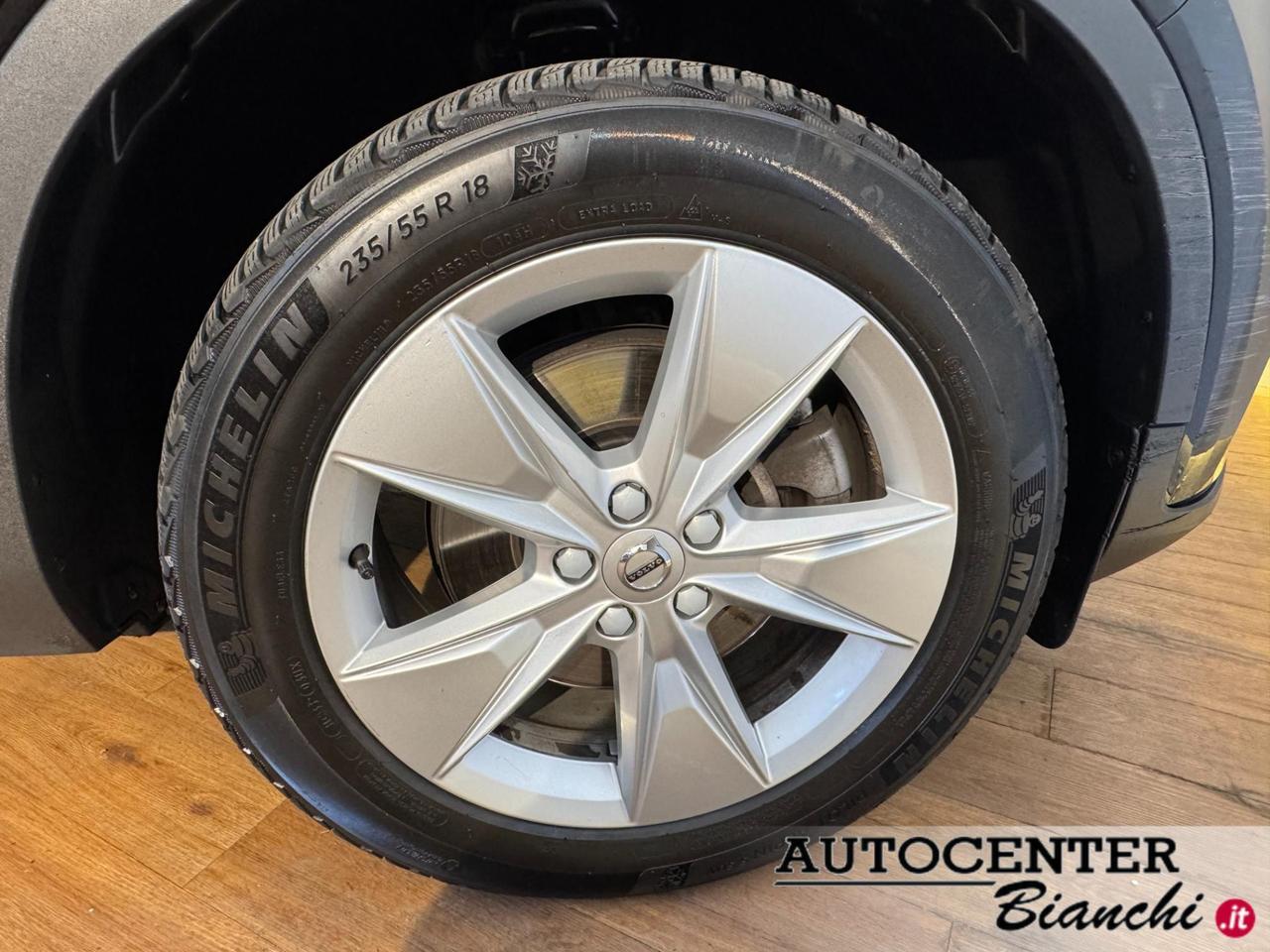 Volvo XC40 2.0 b4 awd Momentum