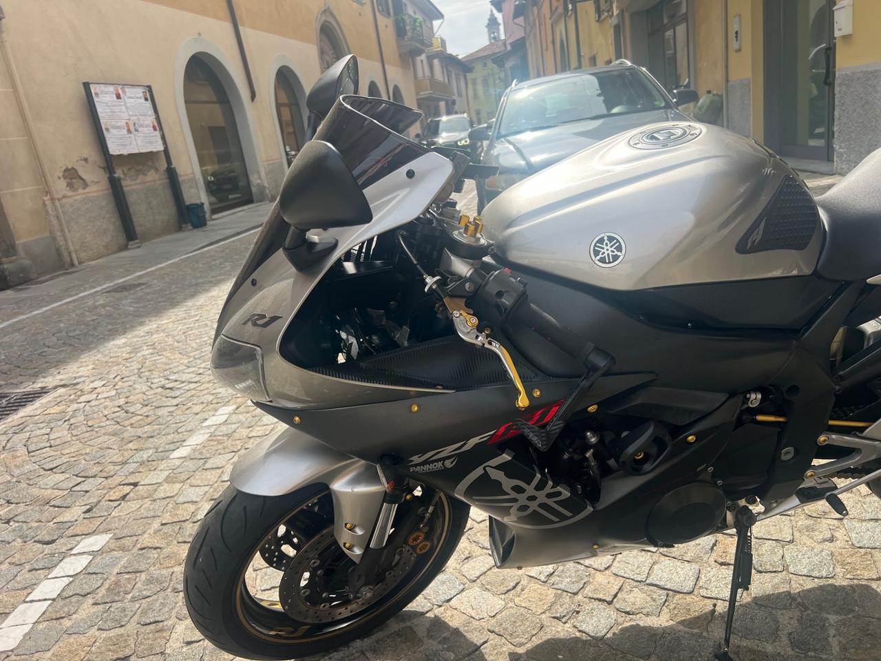 Yamaha YZF R1