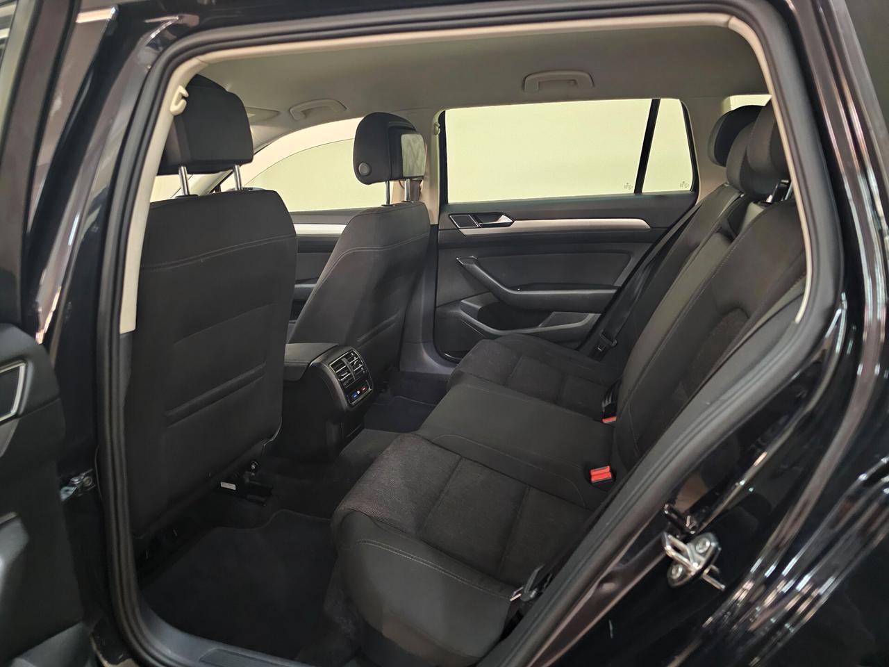 Volkswagen Passat Variant 1.6 TDI SCR DSG Business BMT