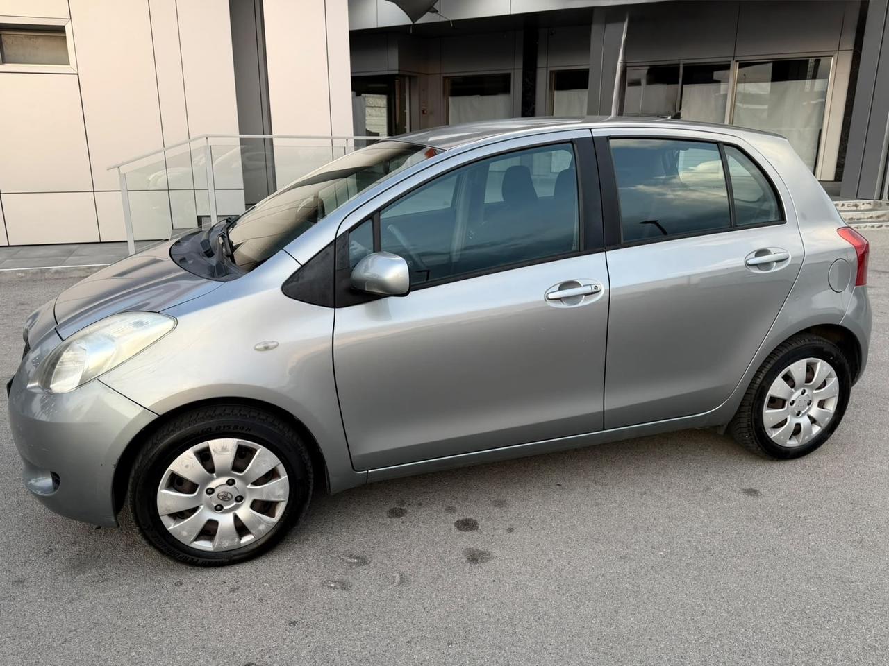 Toyota Yaris 1.0 5 porte