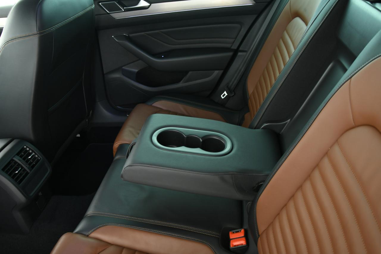 VOLKSWAGEN Passat Variant 2.0 tdi Executive 150cv dsg PELLE+ACC+APP CONNECT