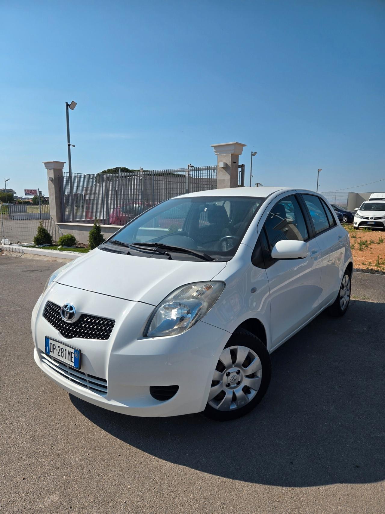 Toyota Yaris 1.0 5 porte Sol