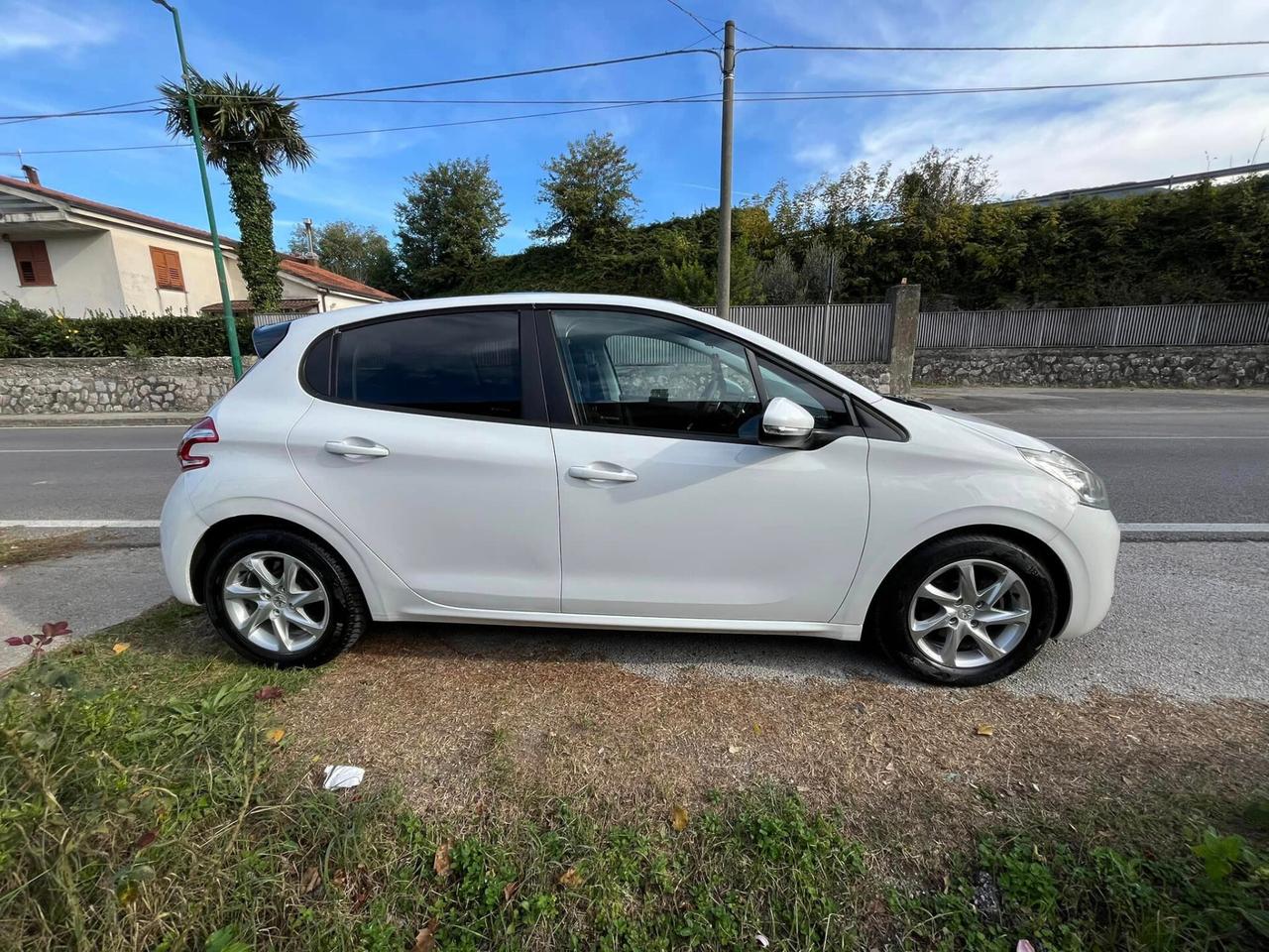 Peugeot 208 1.4 e-HDi 68CV AUTOMATICA 5 porte Active