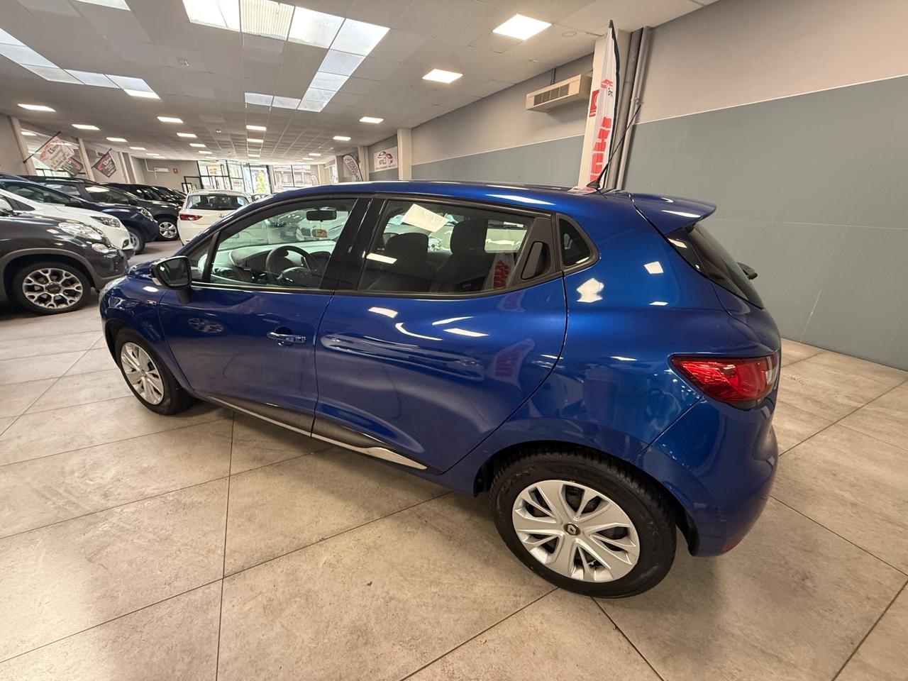 Renault Clio TCe 12V 75 CV 5 porte Moschino Life Ok Neopatentati