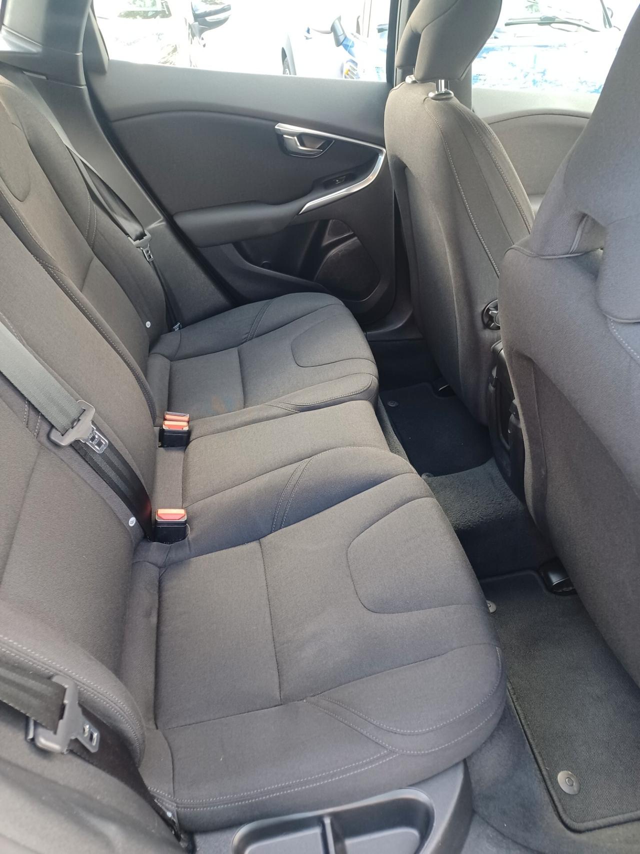 Volvo V40 D3 Geartronic Momentum ANNO 2017