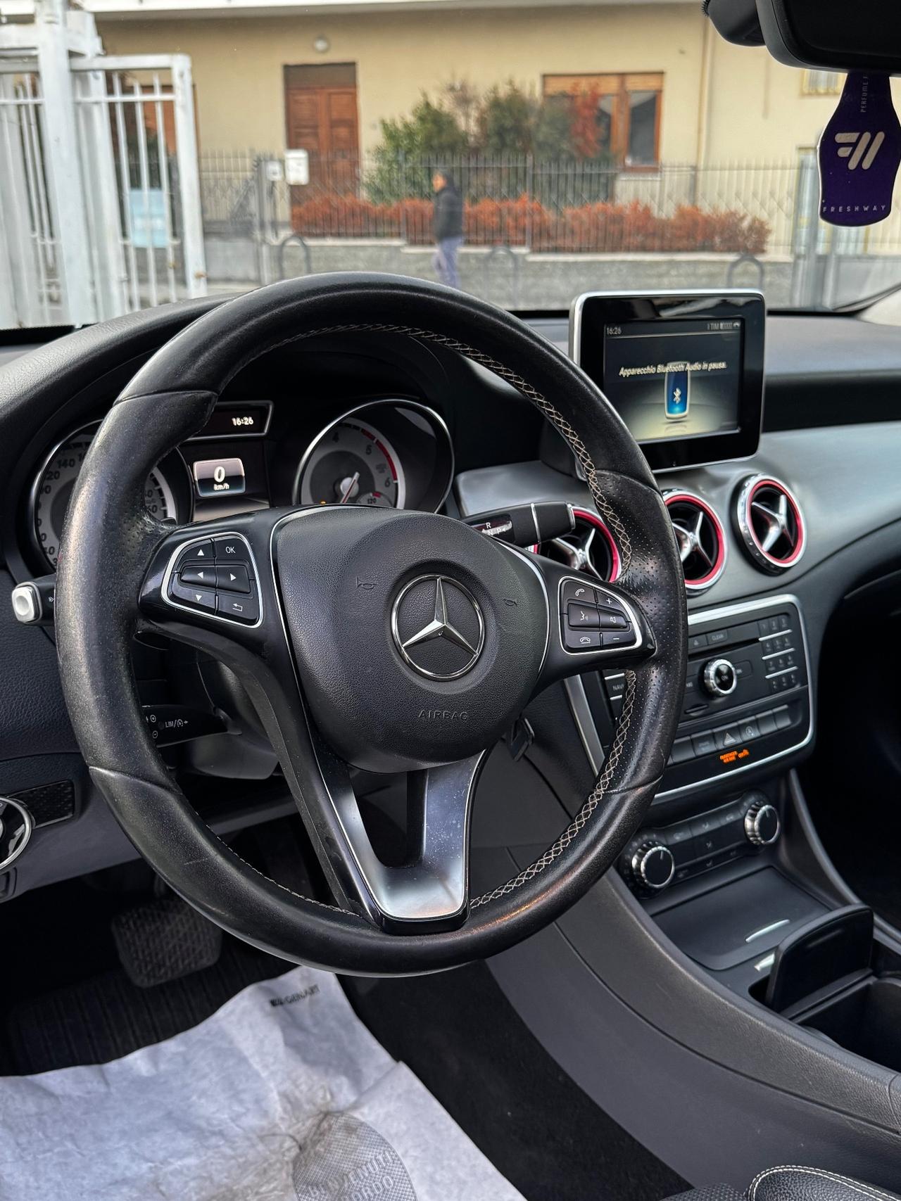 Mercedes-benz GLA 200 d Automatic Premium