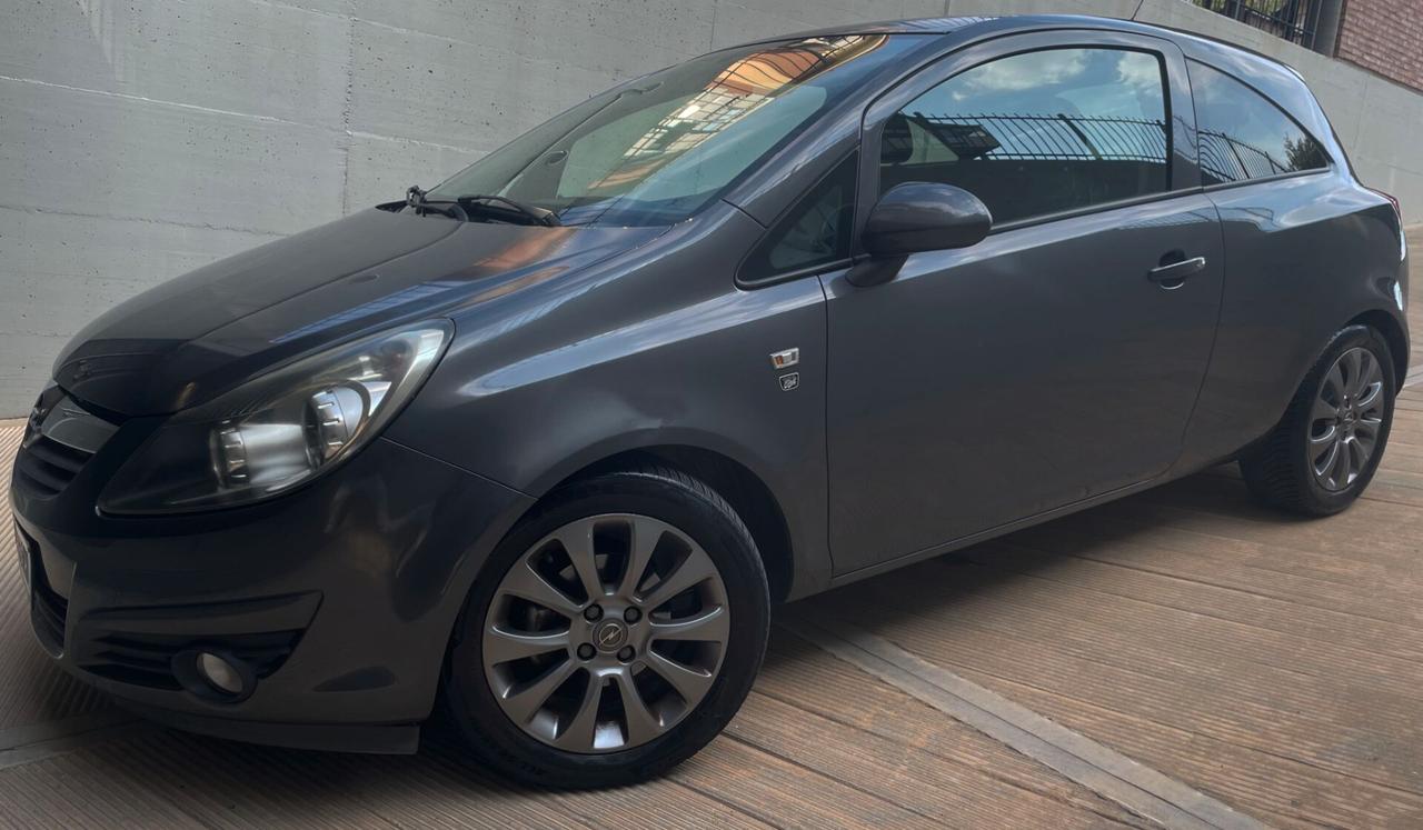 Opel Corsa 1.2 3 porte Club