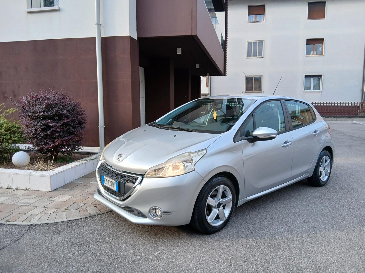 Peugeot 208 1.4 VTi 95 CV 5p. GPL Access tua a € 267 mese