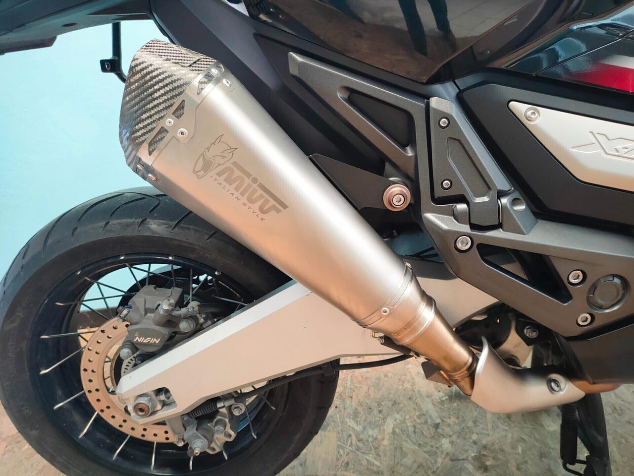 Honda X-ADV 750 con livrea Tricolour HRC