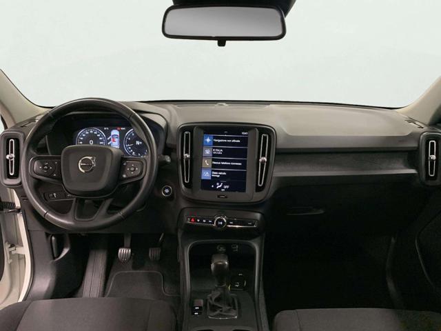 VOLVO XC40 T2 Momentum Core
