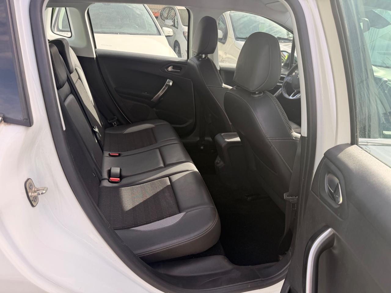 Peugeot 2008 1.6 e-HDi 115 CV Stop&Start Allure